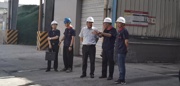 集團公司黨委委員、股份公司黨委書記、總經(jīng)理蔣培進到建材公司調(diào)...