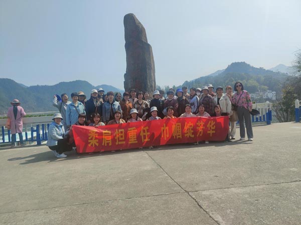 公司機(jī)關(guān)黨支部、工程服務(wù)支部聯(lián)合舉辦“三八”節(jié)主題活動(dòng)