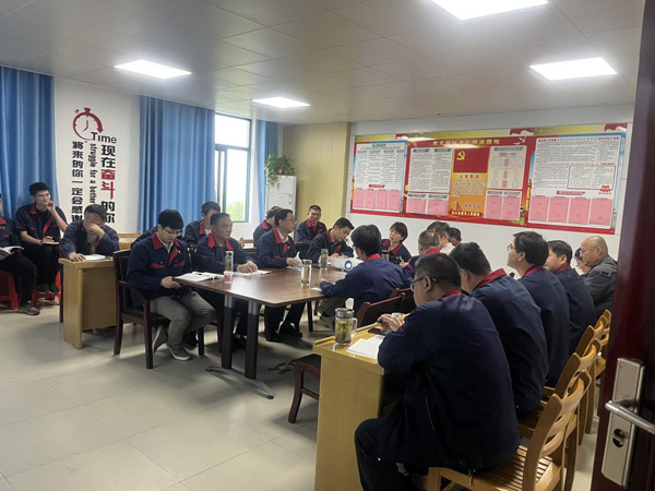 王伍升到建材研究室、建材公司調(diào)研